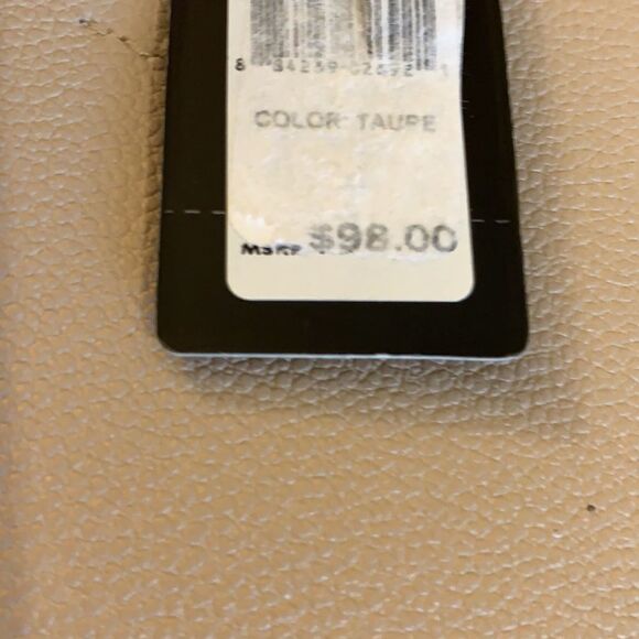 Vera New York Taupe bag/tote.  Snap closure with one inside side pocket - Picture 8 of 8